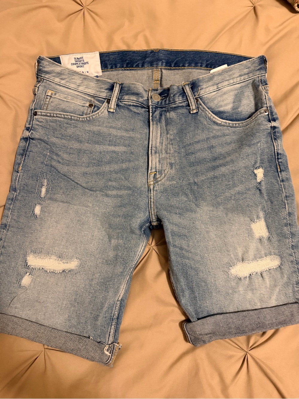 H&M men’s shorts. Never worn just tags removed.